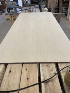 壁仕上げの合板